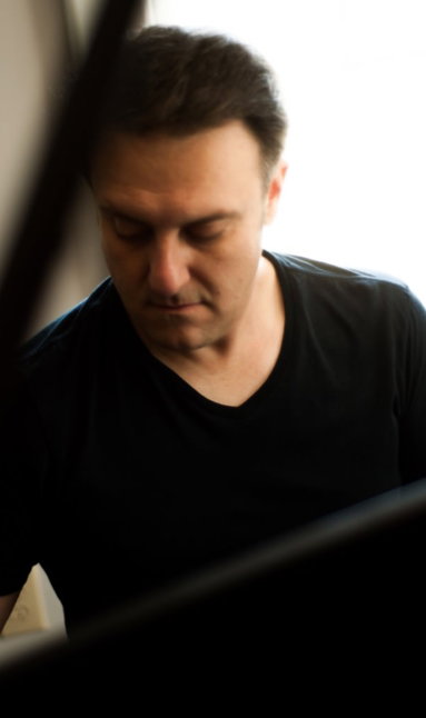 Jason Webb playing keyboard