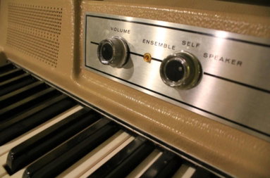 Wurlitzer electric piano controls